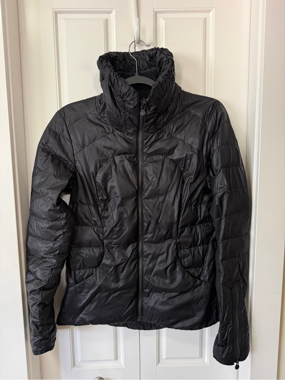 Lululemon Down Town Puffy Jacket | Black | Size 6 (labelled as an 8)